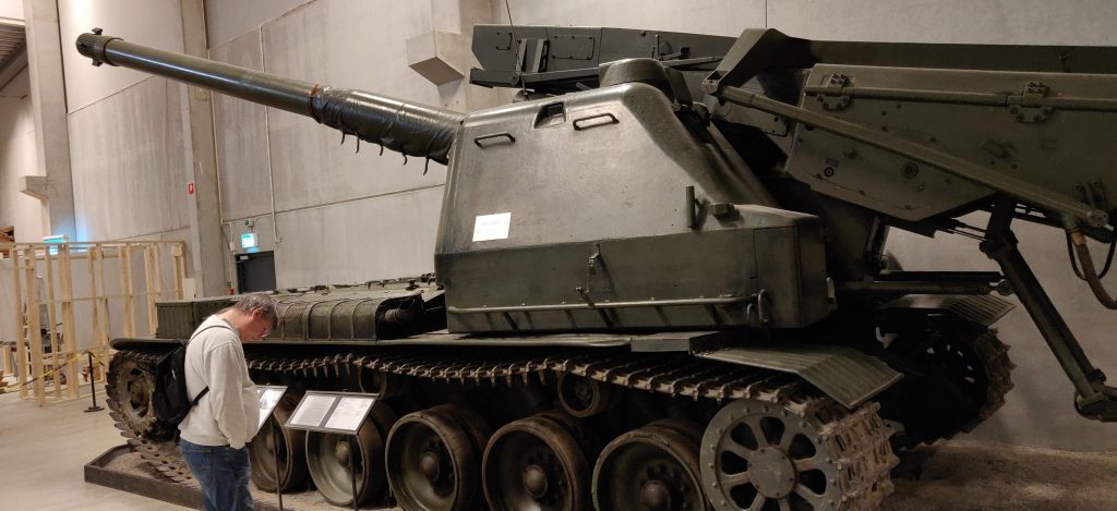 Artillerikanonvagn Akv 151